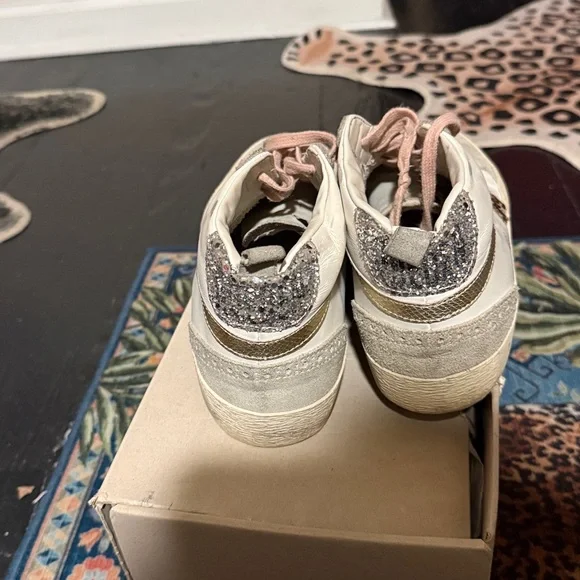 Golden Goose Beige and Pink Sneakers - Picture 4 of 5